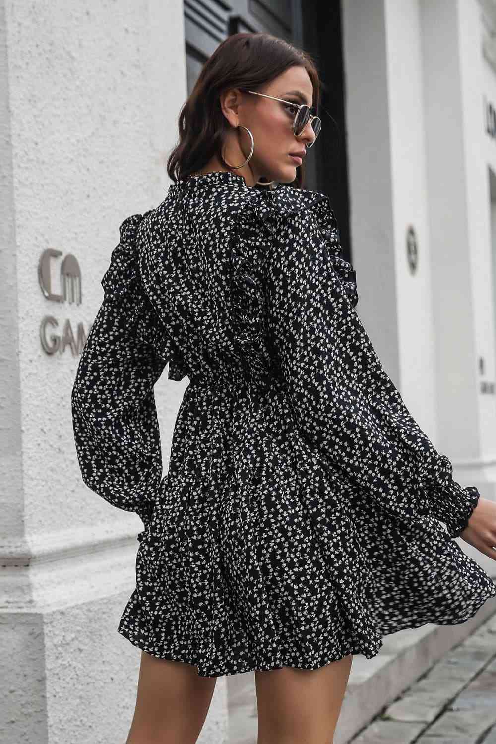 Mini-robe à manches longues smockée imprimée à volants