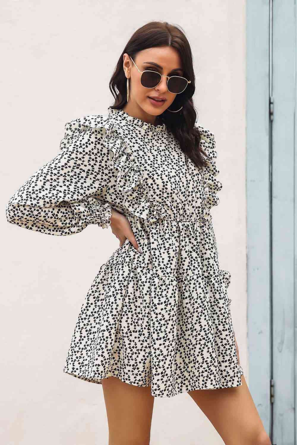 Mini-robe à manches longues smockée imprimée à volants